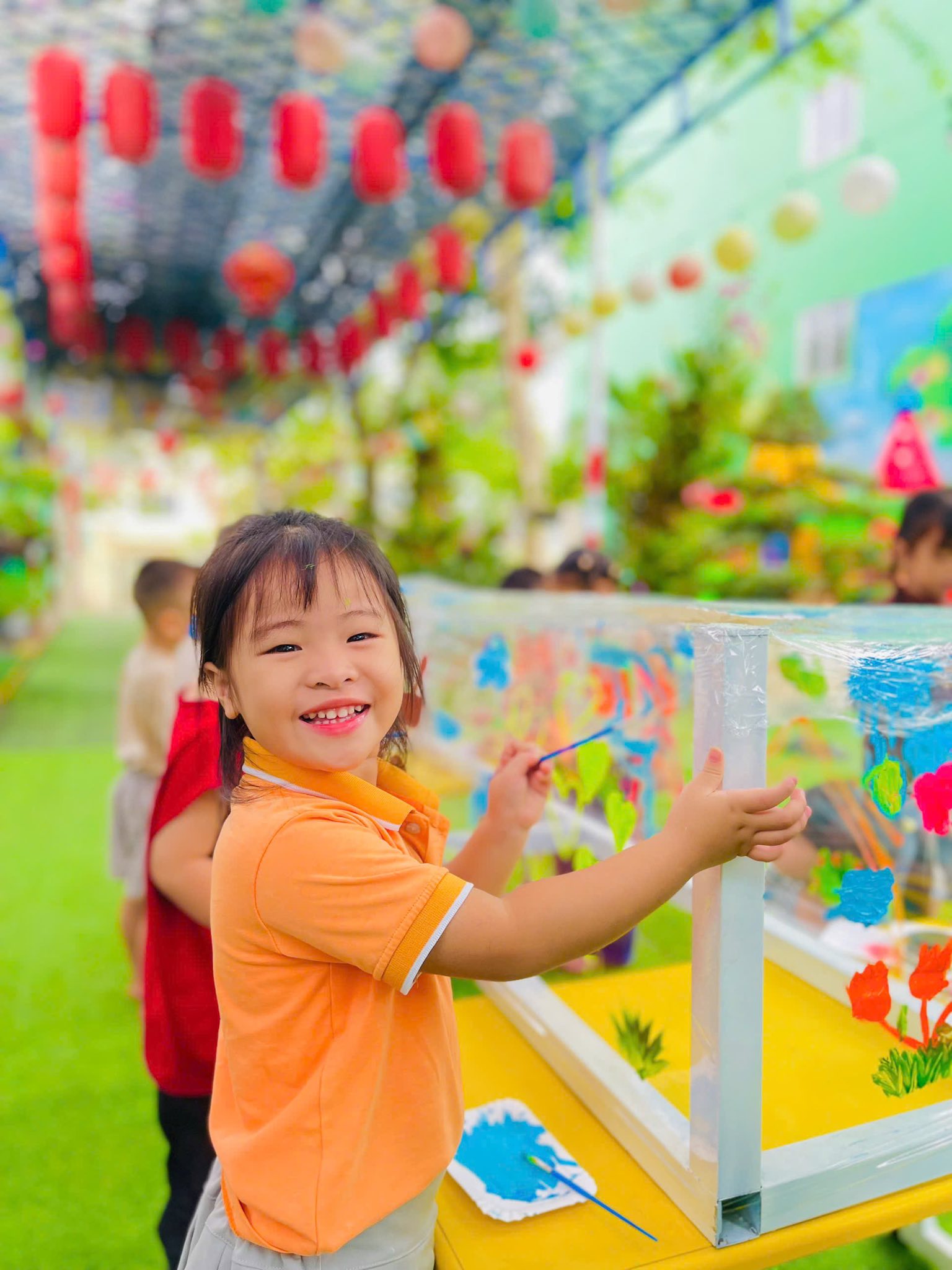 HOẠT ĐỘNG TẠO HÌNH : VUI CÙNG MÀU NƯỚC CỦA CÁC BÉ LỚP RAINBOW