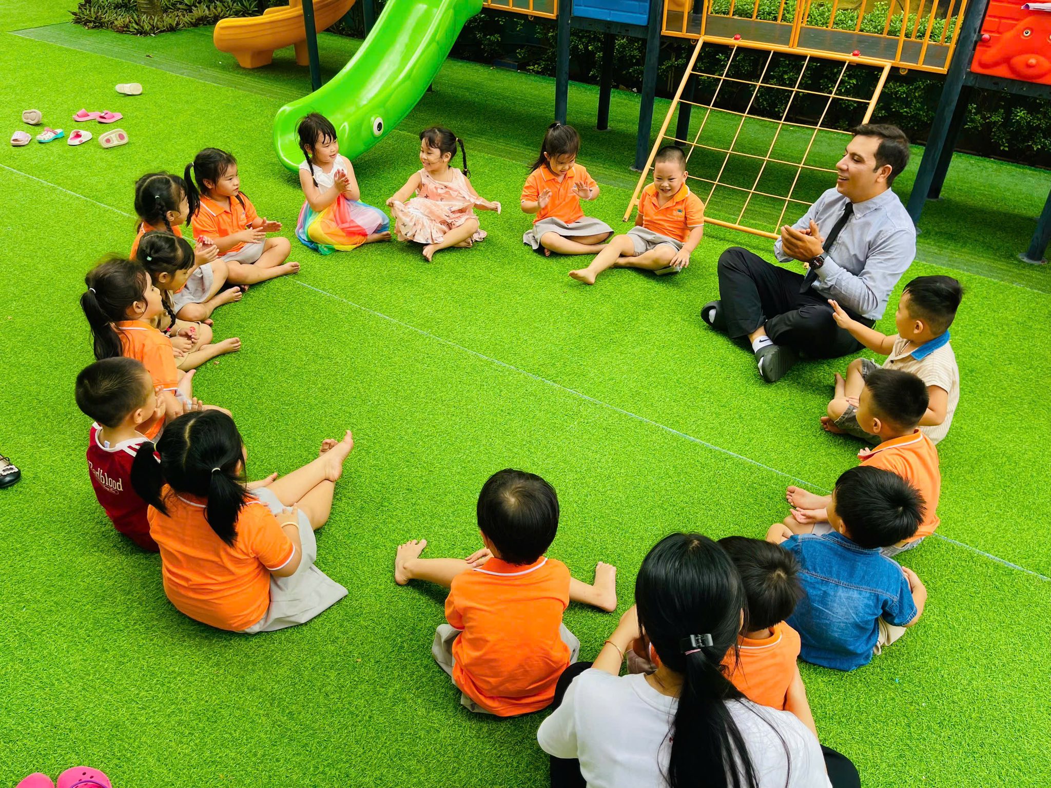 HỌC TIẾNG ANH VỚI GIÁO VIÊN NƯỚC NGOÀi